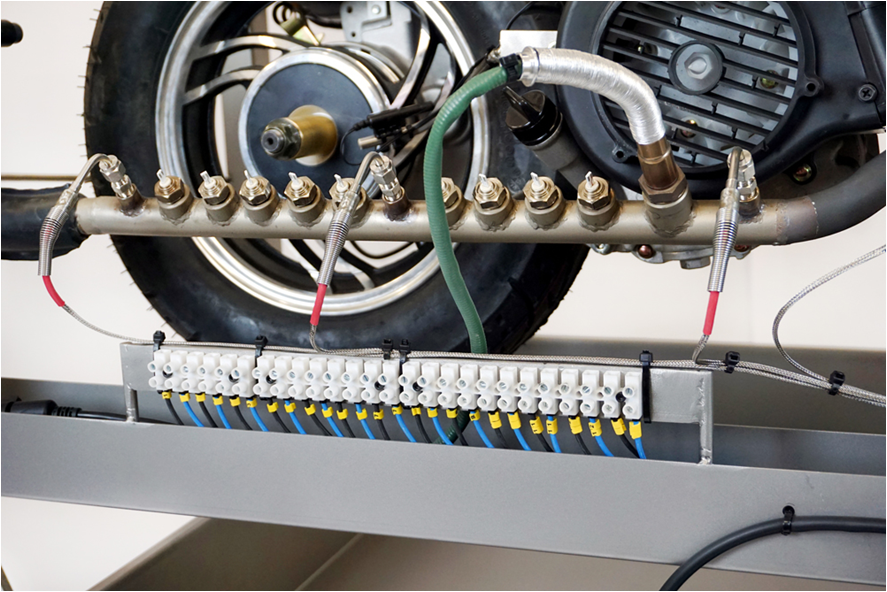 Banco de ensayos Umpi 3D Ingeniería especializada en el Diseño y Desarrollo de Proyectos Industriales para diferentes aplicaciones Banco de test de un motor de motocicleta para ensayar sensores del motor.